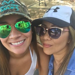 Meet your Posher, Leslie